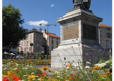 STATUE PAPE GERBERT / LES HAUT LIEUX DU VIEIL AURILLAC