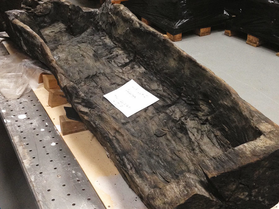 Saint-Géraud : deux sarcophages monoxyles, objets de toutes les attentions