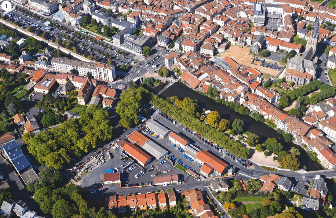 1 / Vue aérienne de la friche industrielle le long du cours d’Angoulême.