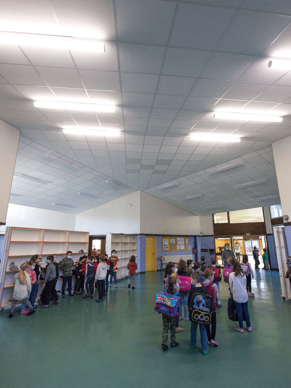 travaux-belbex-2021 Accoustique et éclairage plus performants dans le groupe scolaire après ces nécessaires travaux.