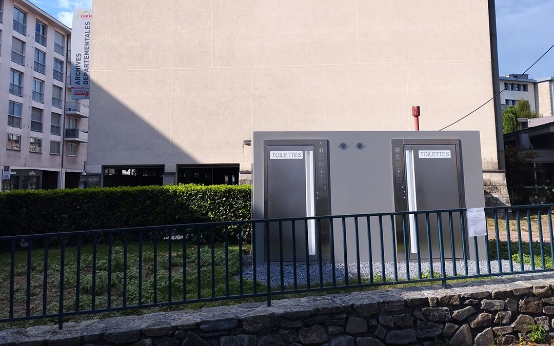 installation de sanitaires publics à la plaine des jeux de la Ponétie et au jardin des Carmes