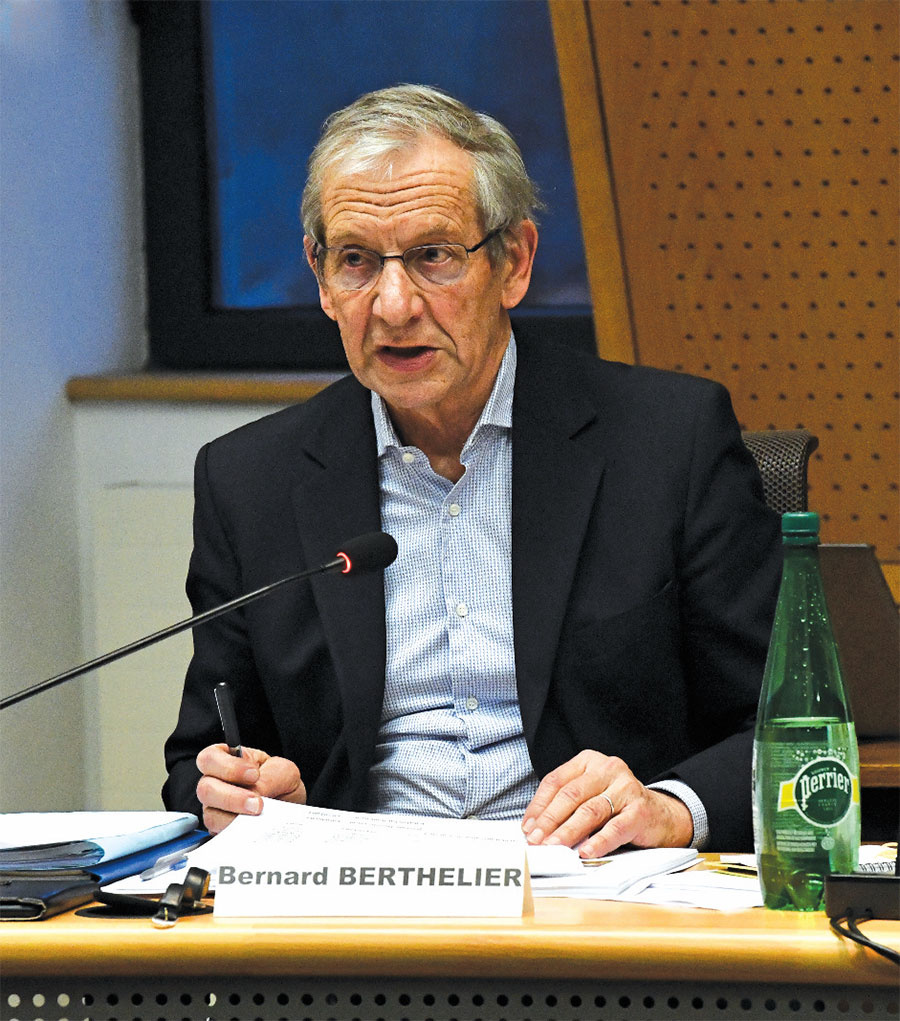 Bernard Berthelier, 1er adjoint au maire, présente le budget 2024.