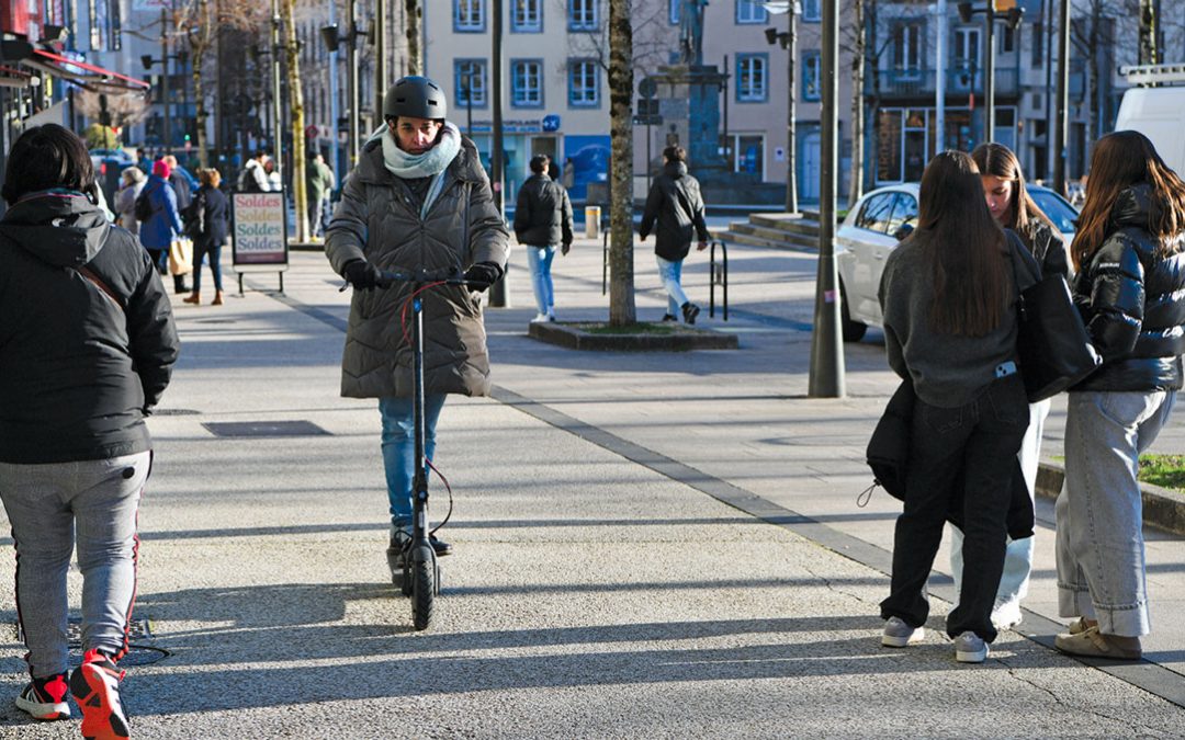 Aurillac stoppe l’accélération des trottinettes